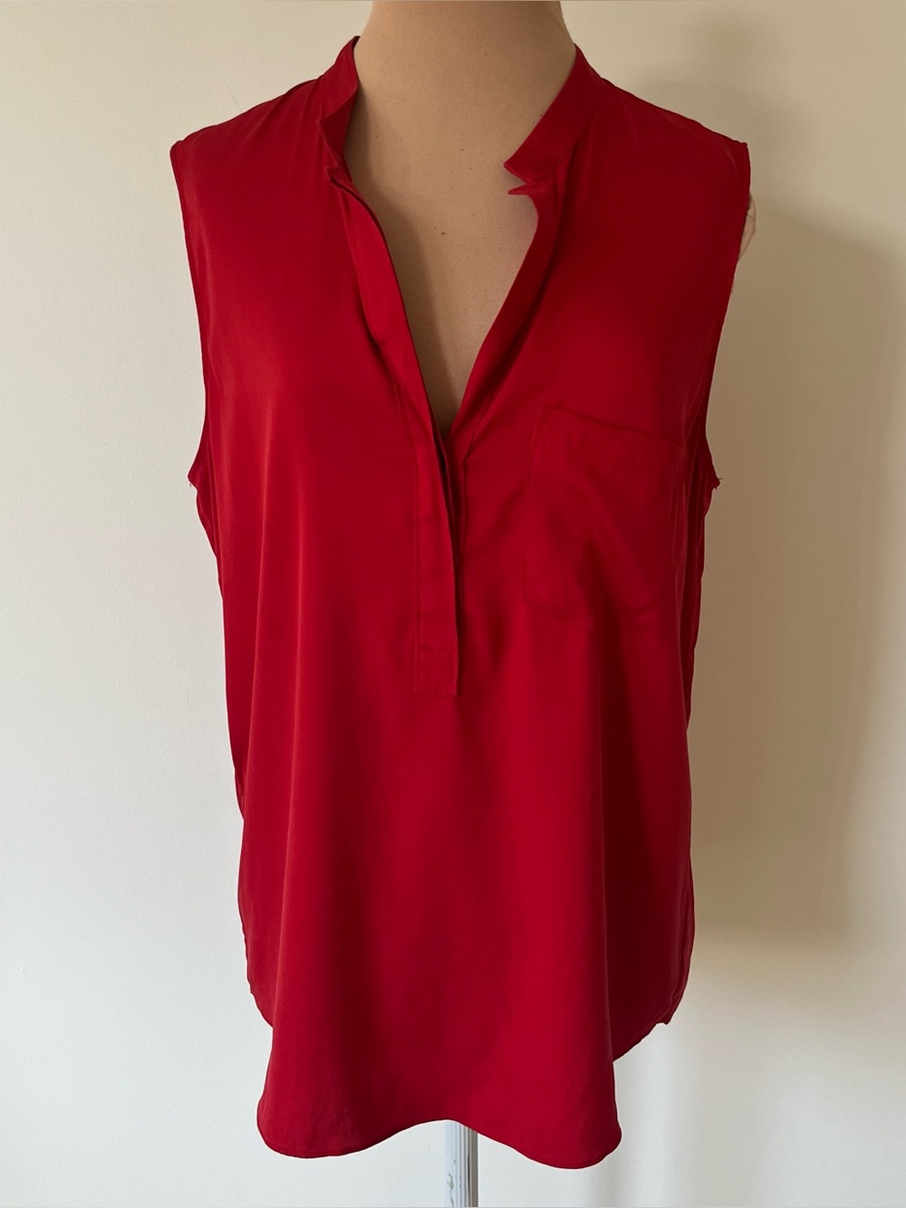 Theory Sinclaire Sleeveless Silk Half Buttoned V-Neck Red Blouse Top Size M